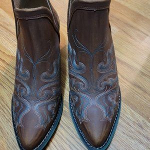 Circle G women's booties size 6